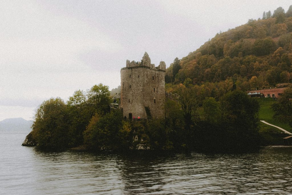 Amerikansk turist fångar Loch Ness-monstret på kamera: ”Flera ormliknande kroppar dök upp en efter en”